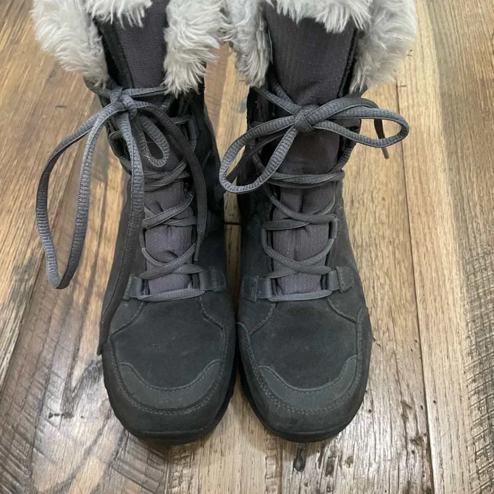 Columbia Waterproof winter snow boots Wm 6.5